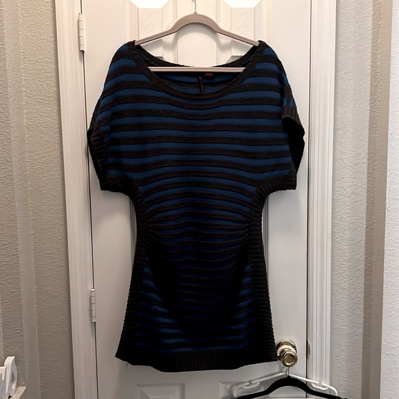 Short Sleeve Sweater - Picture 1 of 3